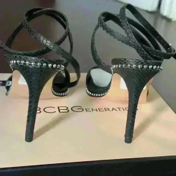 BCBGENERATION Jilma Ankle Strap Sandal color black size 8.5 - Picture 5 of 6